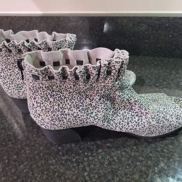 Lori Goldstein Collection Womens Peep Toe Cydney Booties Li-Binnie White US 9.5 - Picture 4 of 5